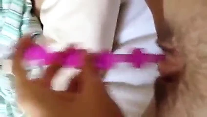 İngiliz kız oynuyor