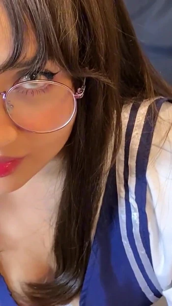 Захватывающий момент из "Пусть мой учитель математики трахнет меня в задницу, чтобы передать его предмет с 10"