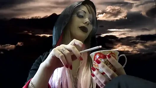 Evil Giantess vampir minik vücudunda biraz daha delik açacak