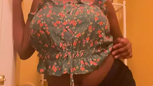 Açıkta kalan kadın rapçi, amcık konuşması (solo - kadın)