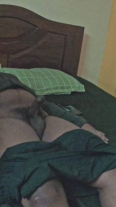 Malezyalı dul kadın erkek arkadaşıyla (Malezya)