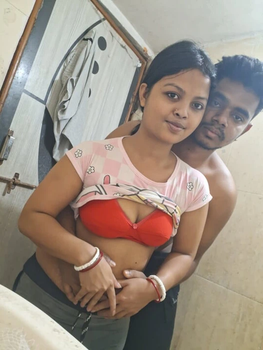 Indian hot wife washroom Came out  mouth with Boyfriend