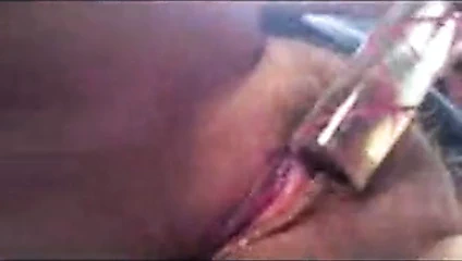 O bir yapay penis kullanırken karım tracy'nin amını yakından çekiyor