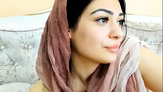 Busty arab kız parmaklar ona kıllı kedi