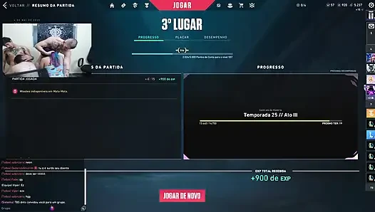Oynuyor, onları sikiyorum