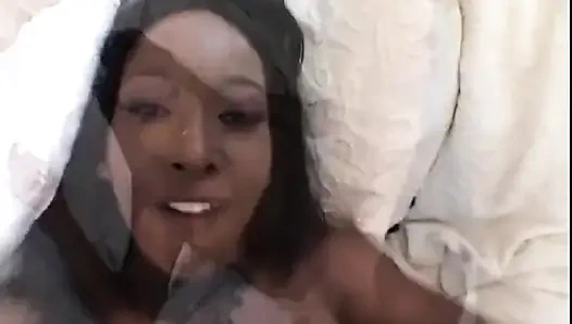 Beyaz yarak siyah amcık için bir şey var