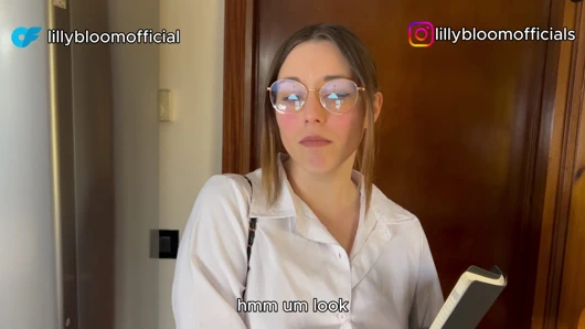 Sürtük öğretmen öğretmenlik sırasında genç öğrenciyle domalarak sikişmek istiyor