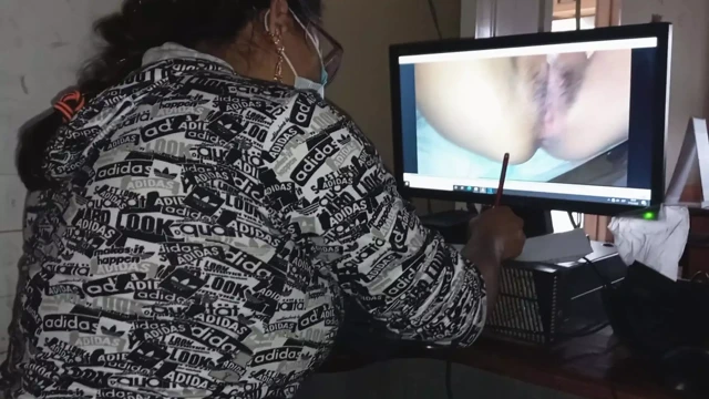 Saygısız sekreter, işten ayrıldıktan sonra şirket ortağını seks yapmaya davet ediyor