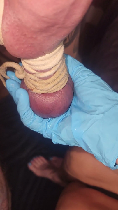 Goode kız yumuşak haşlanmış yumurta yapıyor