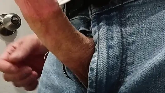 Beyaz adamlar boşalma patlamasına neden olmak için iki elini kullanıyor