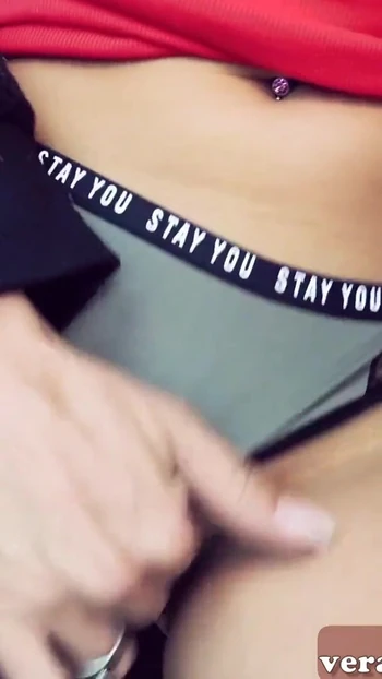 Потрясающий момент от "Секс в машине с брюнеткой, немецкой тинкой на публичном свидании"