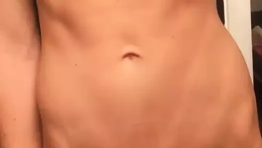 Sıska uygun çıplak kız gösteren onu kedi yakın çekim