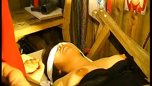 Dany natacha'yı büyükbabamızın onu ayırması için getiriyor