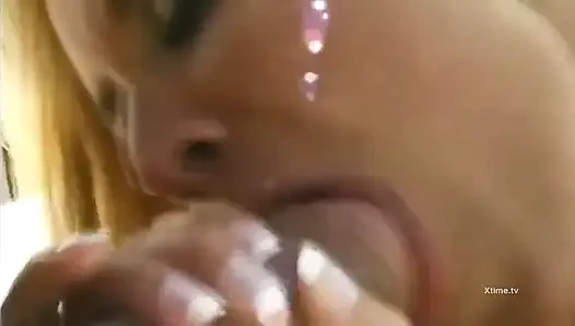 Siyah çoraplı seksi sarışın terzilik laboratuvarında grup seks yapıyor!