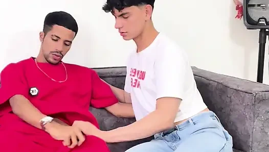 Oyunu kaybettiğim için arkadaşım tarafından sikiliyorum