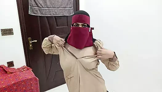 Hintli Pakistanlı güzel üniversiteli kız striptiz yapıyor