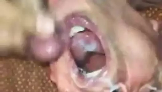 Dede döl duşu alıyor