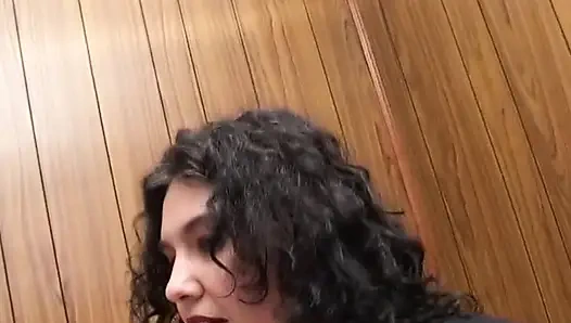 İri güzel kadın kıllı amcıklı kaltağın mavi dildoyla oynadığı amatör video