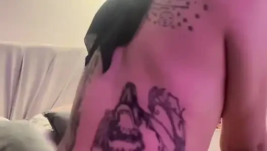 Odada genç trans solo