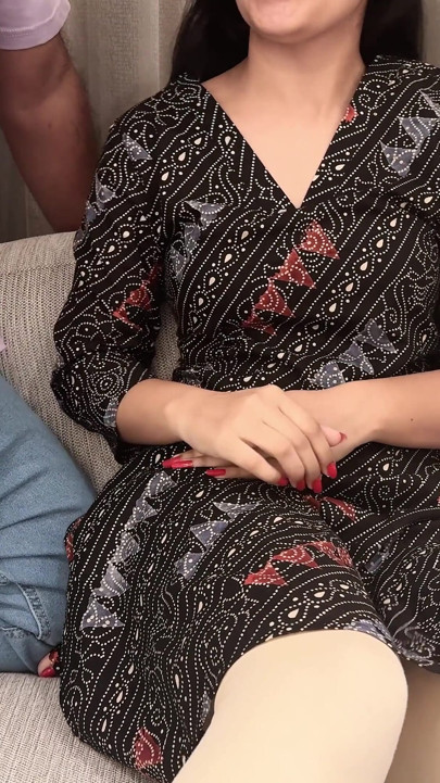 Üvey kız kardeşinin en iyi arkadaşı sikiliyor ve sıkı götlü anal sert sikiliyor hintçe ses kaydında üvey kız kardeş olduğunu düşünüyor