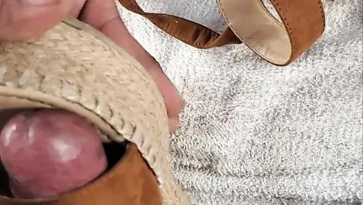 Tamirci üniversite öğrencisinin topuklu ayakkabılarını minibüste buldu