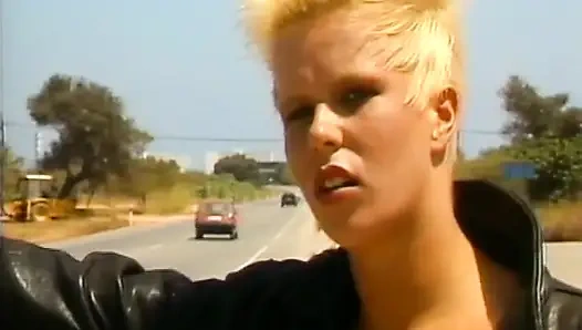 Ateşli sürtüklerle klasik Alman anal sahnesi