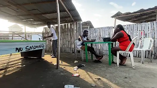 Kız arkadaşı onu çok kötü sikebilecek başka bir adam arıyor