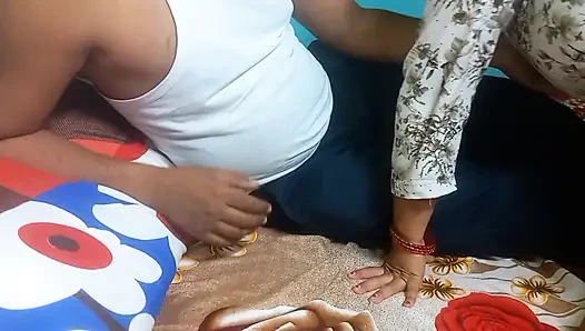 Çok güzel Hintli kız erkek arkadaşını sikiyor.