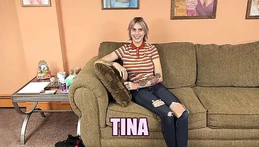 Uzun ve büyük memeli Ukraynalı genç tina porno seçmelerinde Logan'a sakso çekiyor