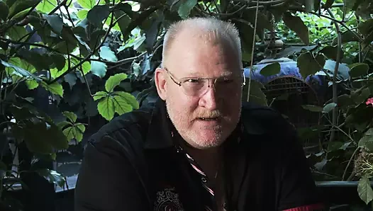 Çarpıcı Alman sluts hoş bir grup arasında büyük musluklar