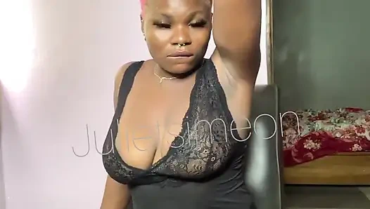 Göğüslerimi çok seviyorum. (Onu nasıl tuttuğumu görebilir misin)