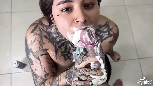 Komşuma krem şanti ile dağınık sakso