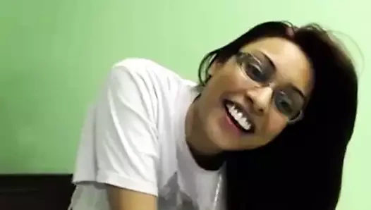 seksi hint kolej kızın büyük göğüsleri okşadı