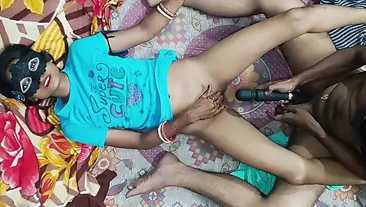 Genç üvey kız kardeş erkek kardeşine götünü siktiriyor, ilk kez ağrılı anal seks