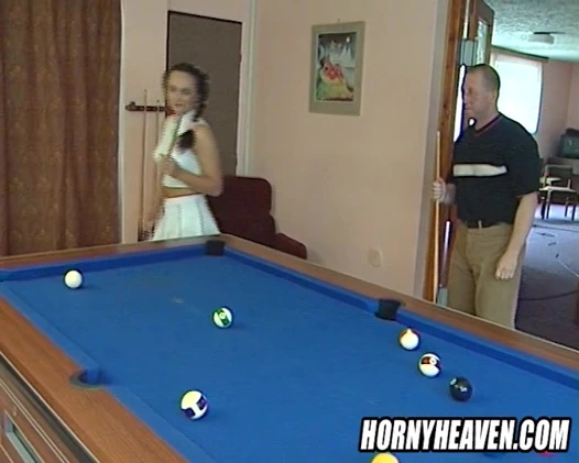 Olgun ev hanımı ve ona üvey kız sikme bir eski adam birlikte