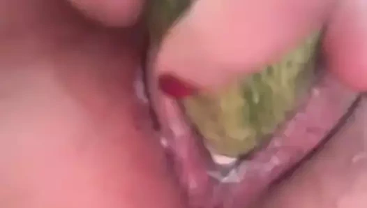 Salatalık ile 🥒 çıplak video sikişim