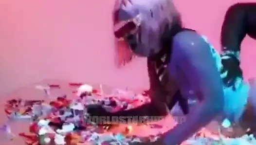 Worldstarhiphop - E0QLKN8WkIGg