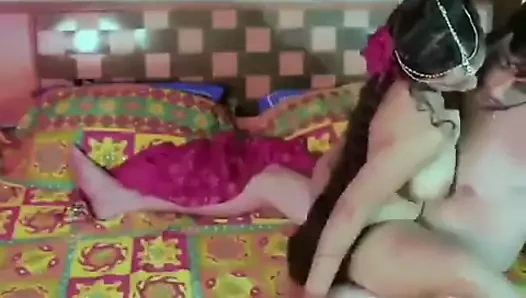 Hintli - seksi bir orospu sikişen dengesiz adam