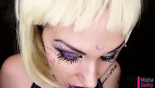 Giantess seni canlı canlı yemeden önce salya akıtıyor ve boşalıyor