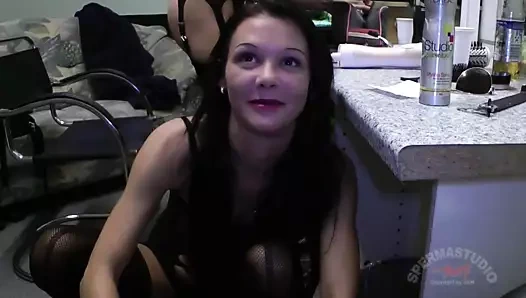 Julie Skyhigh ve Anna için boşalıyor ve içine boşalıyor - 20618