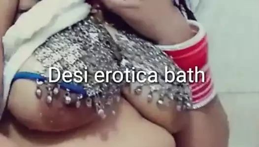 azgın bengalce karısı şehvetli banyo gösteren varlık