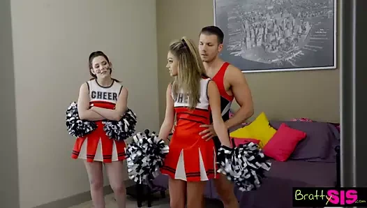 Bratty sis - bff, üvey kardeşini kız kardeşlerinin amını karıştırırken yakalar!