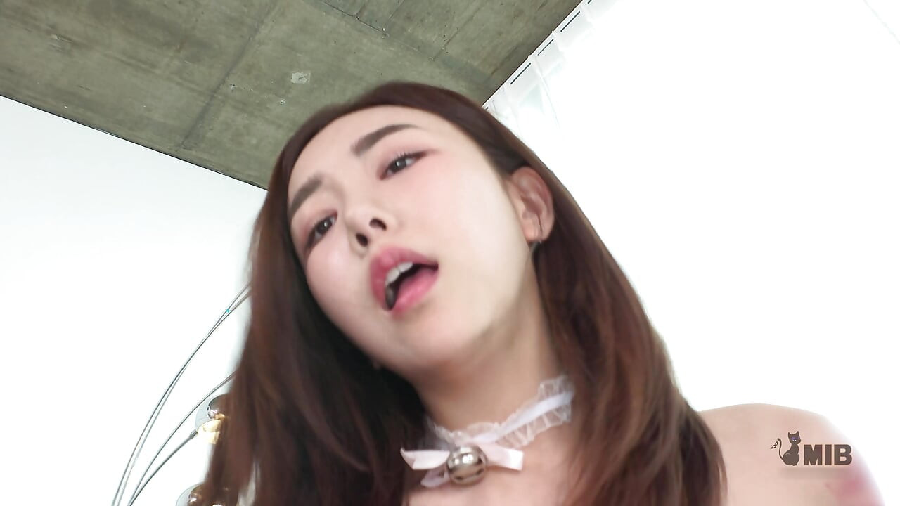 Hot K-pop Idol virgin pussy