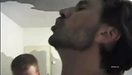 Esmer kadın amına aç sert yaraklı dört serbest kalmış adama karşı tek başına