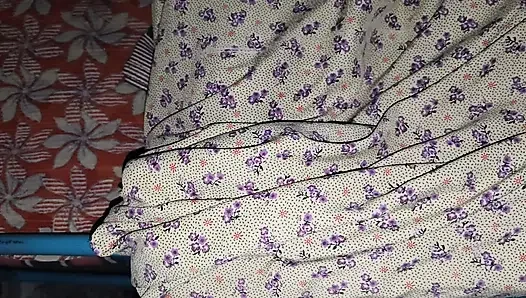 18 yaşındaki Hintli desi köylü kız bakire sıkı amcık ilk kez sikişiyor xxxx videoları