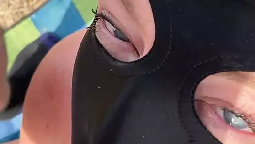 maskeli sürtük öğürerek üzerinde horoz