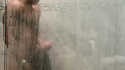 İri güzel kadın duşta seks