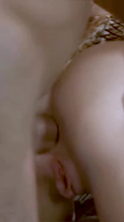 Den blonde sygeplejerskes kærlige pleje ender med anal sex