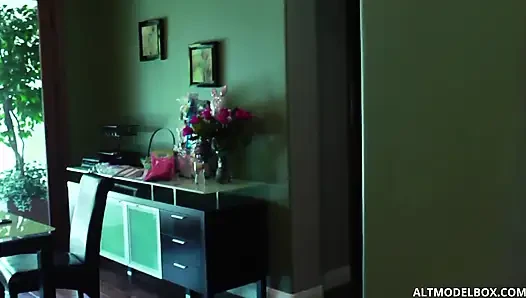 Masum utangaç genç kız lezbiyen eyleminde amını yalatıyor