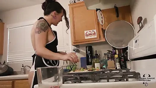 Sinn Sage ile office pizza partisi giantess
